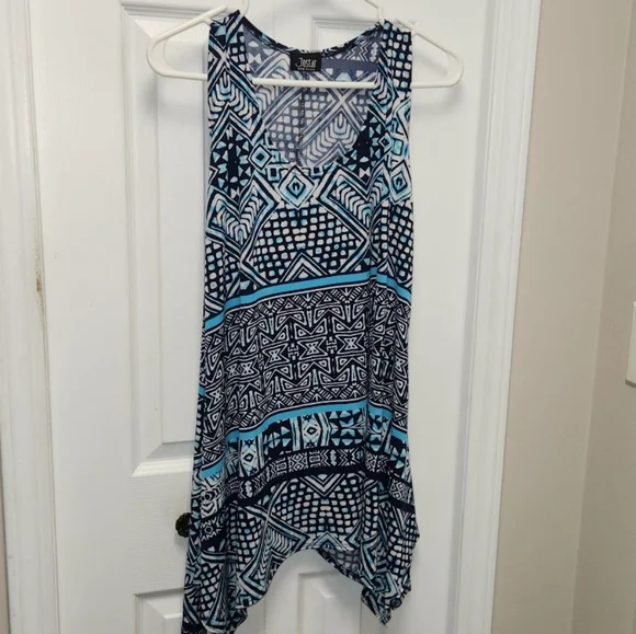 Jostar Geometric Patterned Top - Picture 5 of 8